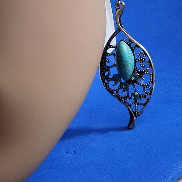 A&C GIFTS & DECOR. NEW, PROVOCATIVE TOURQUOISE & CRYSTAL EARRRINGS - Picture 1 of 5
